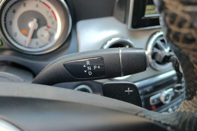 Used Mercedes-Benz GLA 2015 GLA 200 Fashion Model Gear Lever