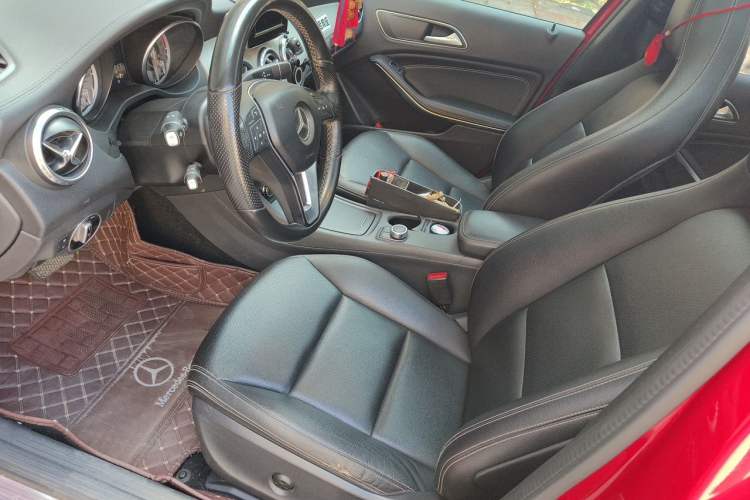 Used Mercedes-Benz GLA 2015 GLA 200 Fashion Model Left Front Seat