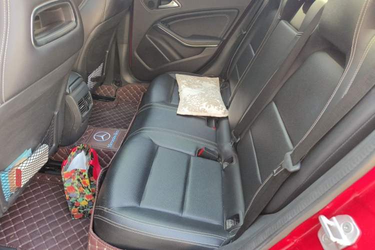 Used Mercedes-Benz GLA 2015 GLA 200 Fashion Model Left Rear Seat