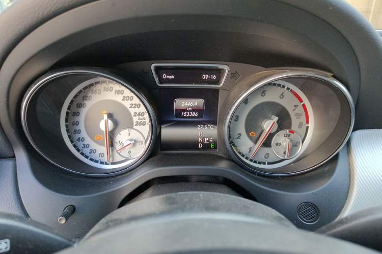 Used Mercedes-Benz GLA 2015 GLA 200 Fashion Model Odometer Close Up