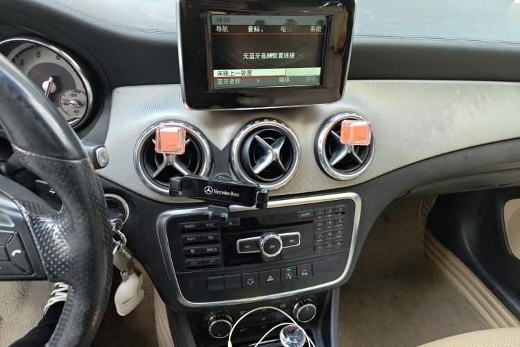 Used Mercedes-Benz GLA 2015 GLA 200 Fashion Model Audio And AC Panel