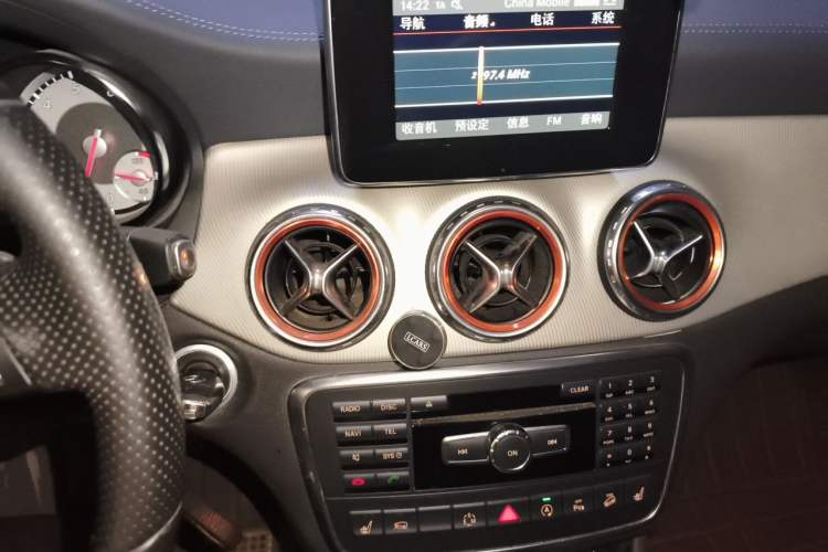 Used Mercedes-Benz GLA 2015 GLA 220 4MATIC Fashion Model Audio And AC Panel