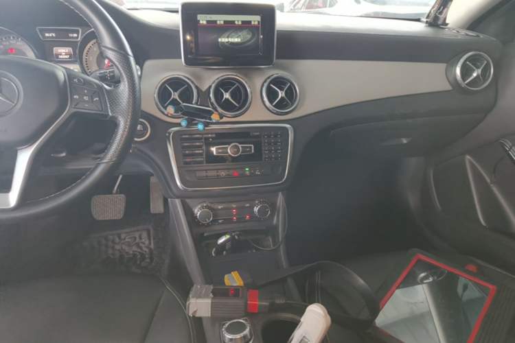 Used Mercedes-Benz GLA 2015 GLA 200 Fashion Model Audio And AC Panel
