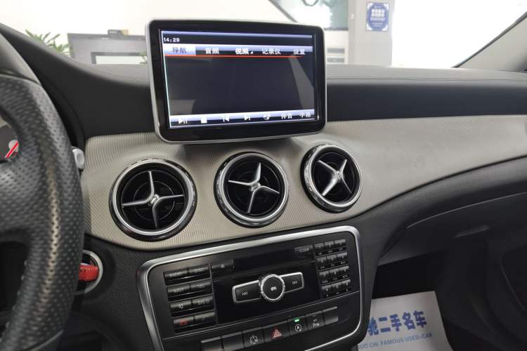 Used Mercedes-Benz GLA 2015 GLA 200 Fashion Model Audio And AC Panel
