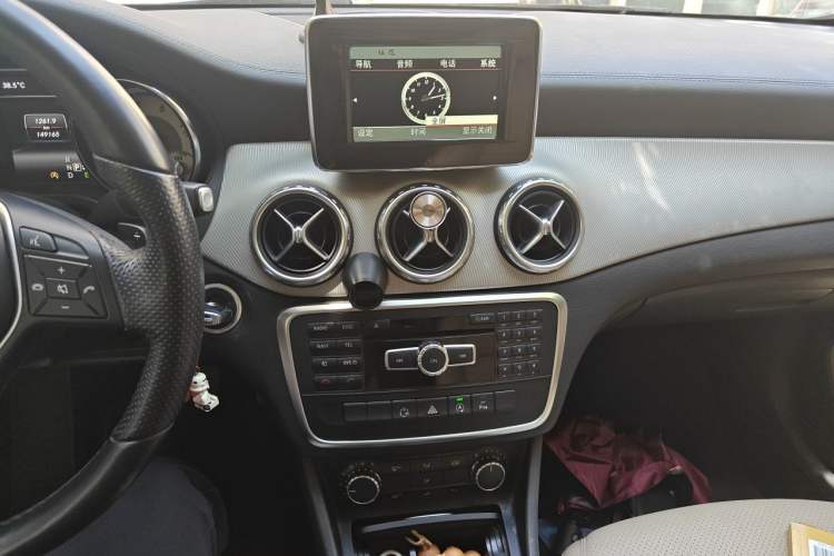 Used Mercedes-Benz GLA 2015 GLA 200 Fashion Model Audio And AC Panel