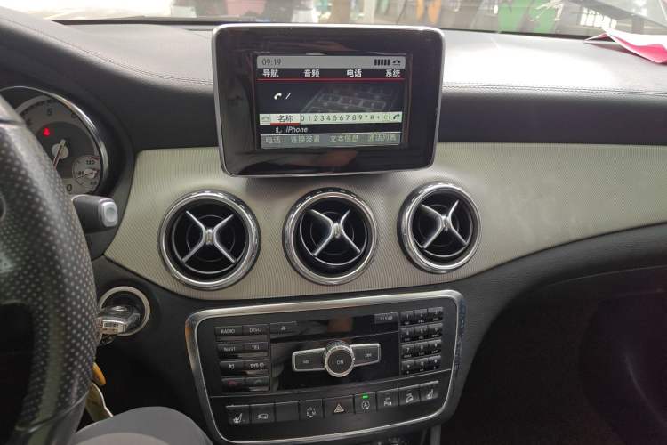 Used Mercedes-Benz GLA 2015 GLA 220 4MATIC Fashion Model Audio And AC Panel