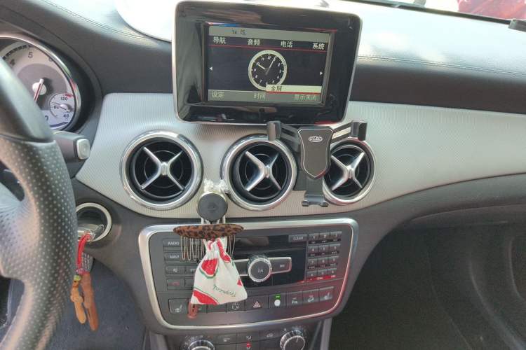 Used Mercedes-Benz GLA 2015 GLA 220 4MATIC Fashion Model Audio And AC Panel
