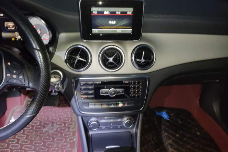 Used Mercedes-Benz GLA 2015 GLA 200 Fashion Model Audio And AC Panel