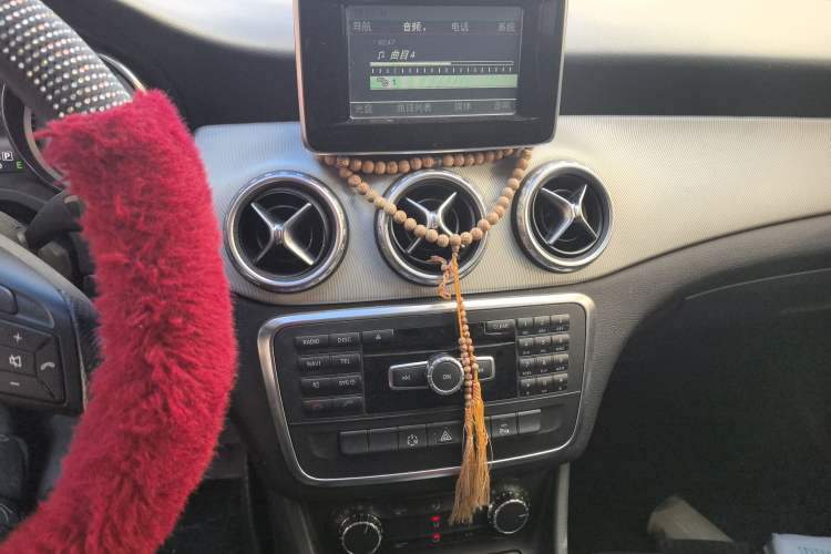 Used Mercedes-Benz GLA 2015 GLA 200 Sport Edition Audio And AC Panel