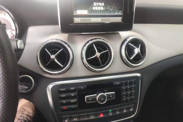 Used Mercedes-Benz GLA 2015 GLA 220 4MATIC Fashion Model Audio And AC Panel