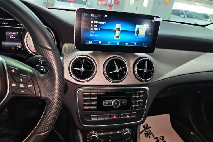 Used Mercedes-Benz GLA 2015 GLA 200 Sport Edition Audio And AC Panel