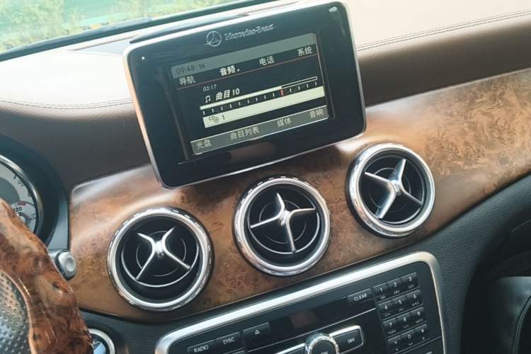Used Mercedes-Benz GLA 2015 GLA 260 4MATIC Audio And AC Panel