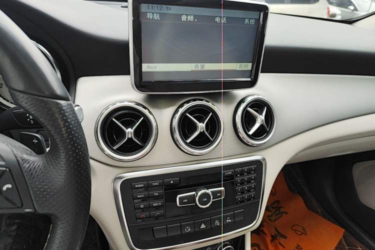 Used Mercedes-Benz GLA 2015 GLA 200 Sport Edition Audio And AC Panel