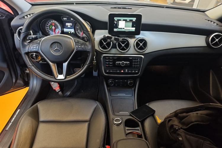 Used Mercedes-Benz GLA 2015 GLA 220 4MATIC Luxury Model Center Console