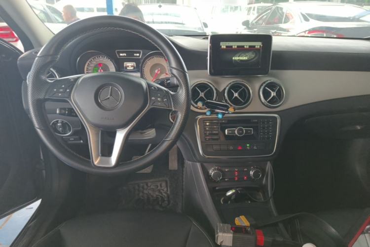 Used Mercedes-Benz GLA 2015 GLA 200 Fashion Model Center Console