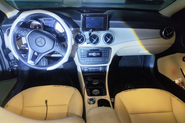 Used Mercedes-Benz GLA 2015 GLA 200 Sport Edition Center Console