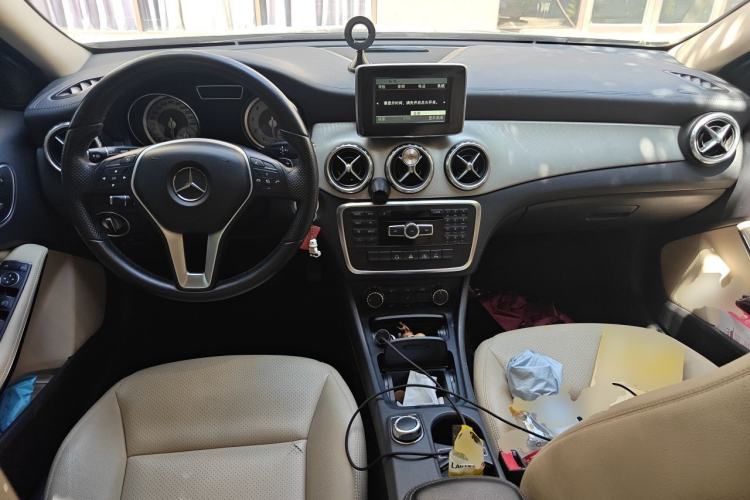 Used Mercedes-Benz GLA 2015 GLA 200 Fashion Model Center Console