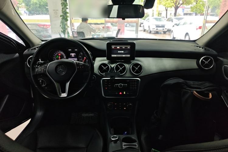 Used Mercedes-Benz GLA 2015 GLA 200 Fashion Model Center Console