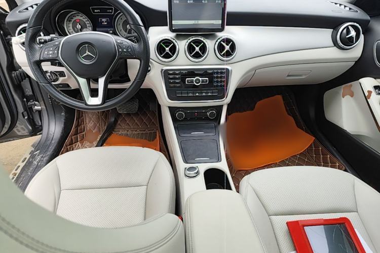 Used Mercedes-Benz GLA 2015 GLA 200 Sport Edition Center Console