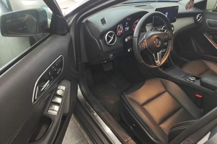 Used Mercedes-Benz GLA 2015 GLA 220 4MATIC Fashion Model Driver Seat