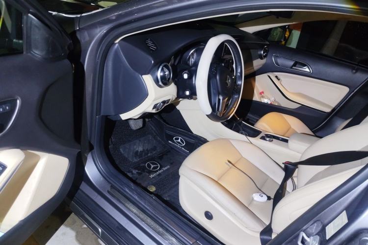Used Mercedes-Benz GLA 2015 GLA 200 Sport Edition Driver Seat