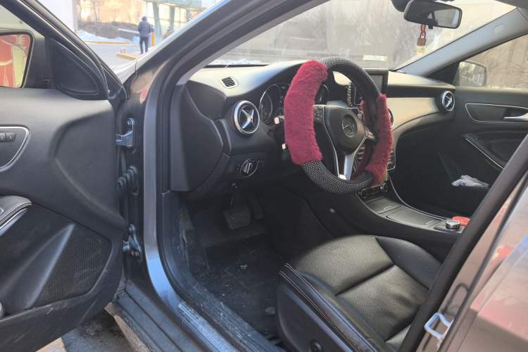 Used Mercedes-Benz GLA 2015 GLA 200 Sport Edition Driver Seat