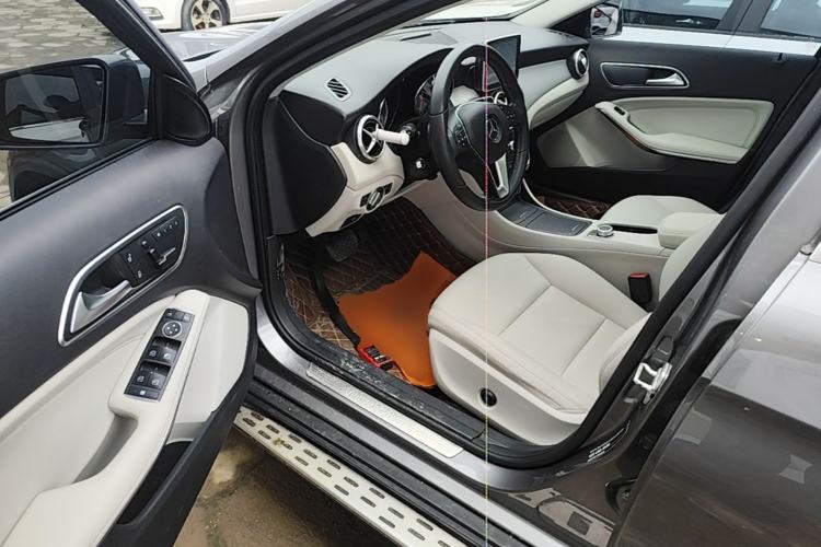 Used Mercedes-Benz GLA 2015 GLA 200 Sport Edition Driver Seat
