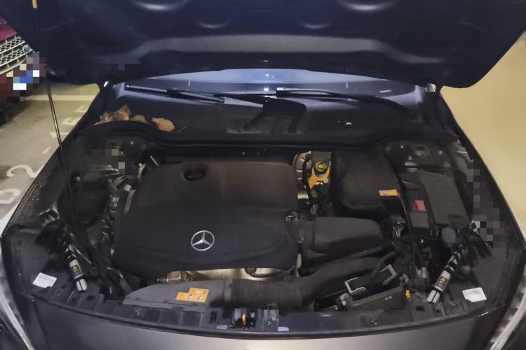 Used Mercedes-Benz GLA 2015 GLA 220 4MATIC Fashion Model Engine Bay