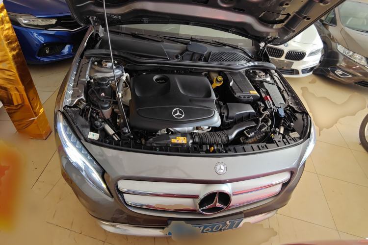 Used Mercedes-Benz GLA 2015 GLA 220 4MATIC Fashion Model Engine Bay