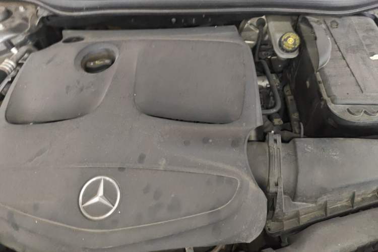 Used Mercedes-Benz GLA 2015 GLA 220 4MATIC Fashion Model Engine Bay