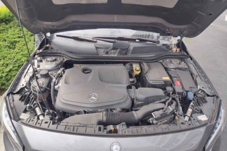 Used Mercedes-Benz GLA 2015 GLA 220 4MATIC Fashion Model Engine Bay
