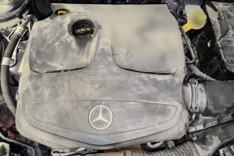 Used Mercedes-Benz GLA 2015 GLA 220 4MATIC Fashion Model Engine Bay