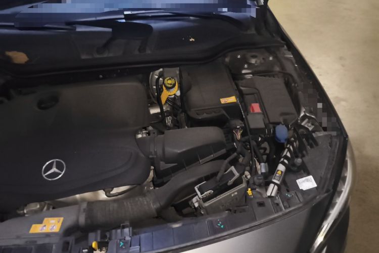 Used Mercedes-Benz GLA 2015 GLA 220 4MATIC Fashion Model Engine Bay Left
