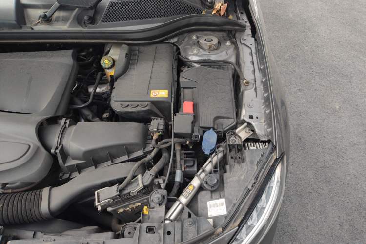 Used Mercedes-Benz GLA 2015 GLA 220 4MATIC Fashion Model Engine Bay Left