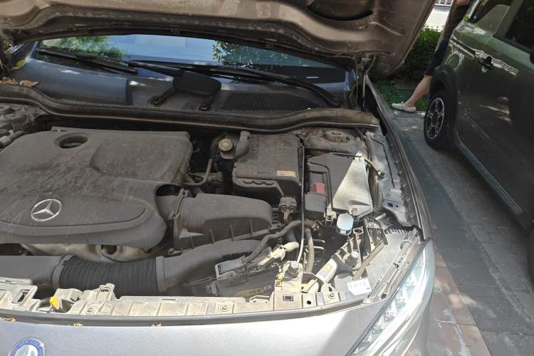 Used Mercedes-Benz GLA 2015 GLA 200 Fashion Model Engine Bay Left