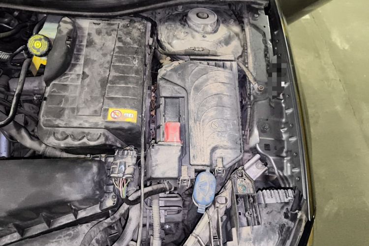 Used Mercedes-Benz GLA 2015 GLA 220 4MATIC Fashion Model Engine Bay Left