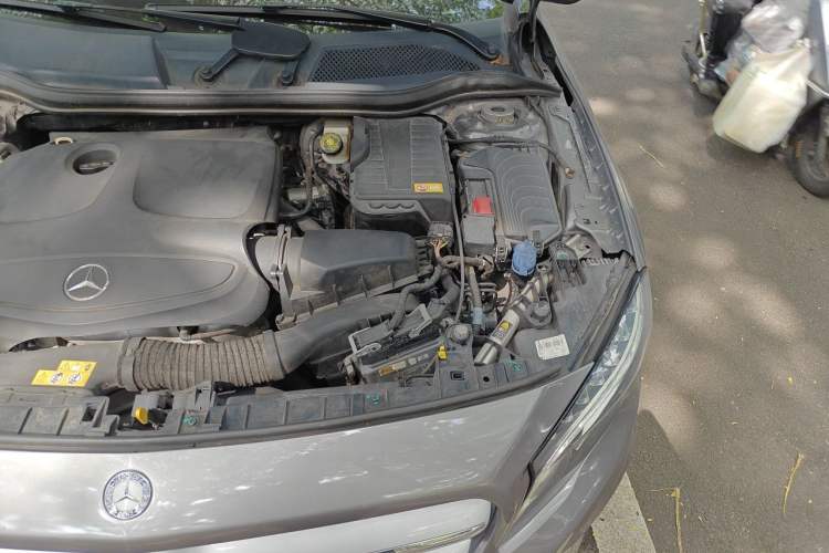 Used Mercedes-Benz GLA 2015 GLA 220 4MATIC Fashion Model Engine Bay Left