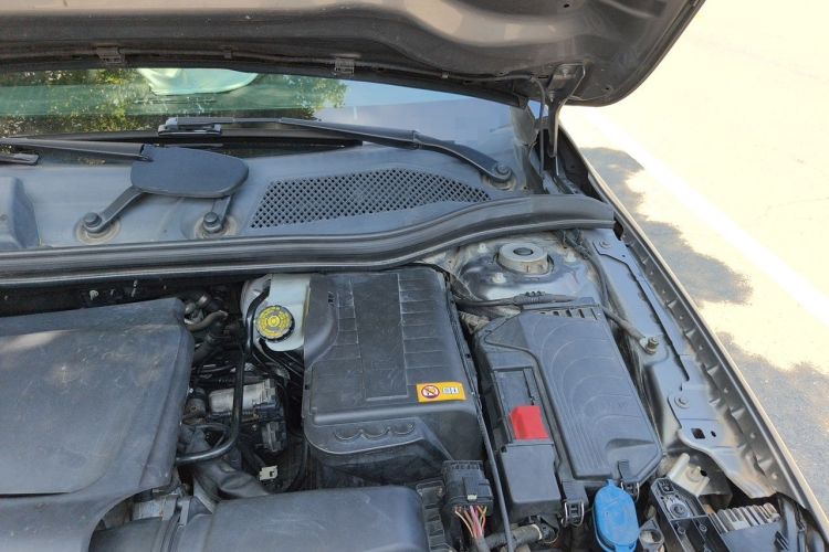 Used Mercedes-Benz GLA 2015 GLA 220 4MATIC Fashion Model Engine Bay Left