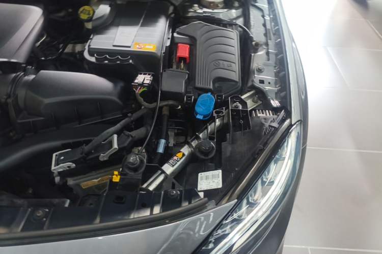 Used Mercedes-Benz GLA 2015 GLA 220 4MATIC Fashion Model Engine Bay Left
