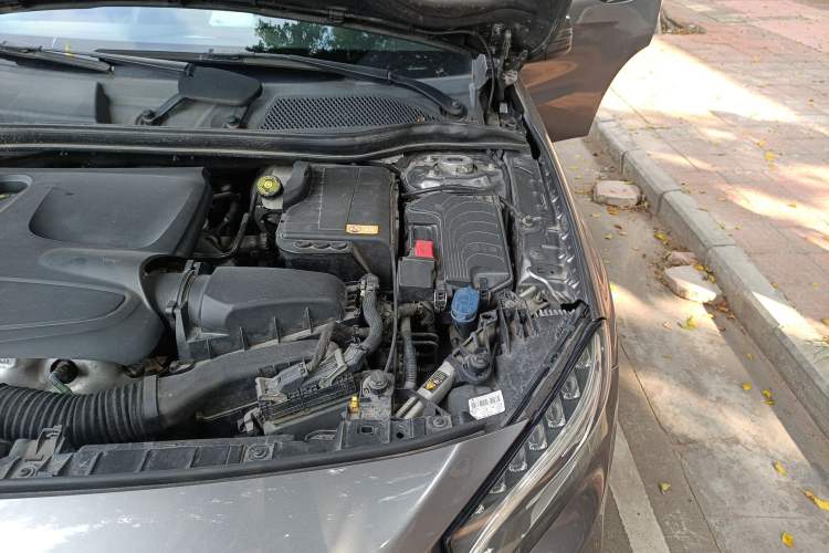 Used Mercedes-Benz GLA 2015 GLA 200 Engine Bay Left