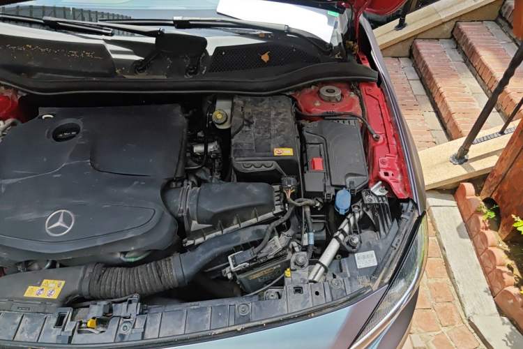 Used Mercedes-Benz GLA 2015 GLA 200 Sport Edition Engine Bay Left