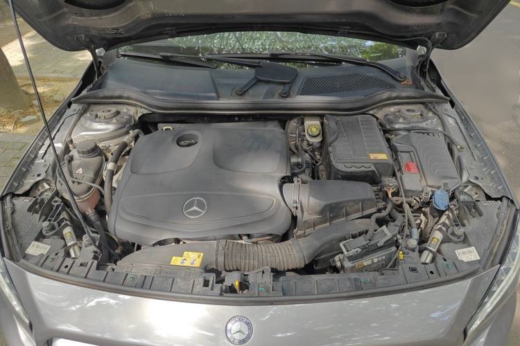 Used Mercedes-Benz GLA 2015 GLA 220 4MATIC Fashion Model Engine Bay