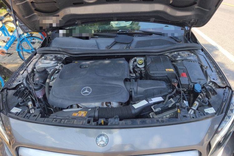 Used Mercedes-Benz GLA 2015 GLA 220 4MATIC Fashion Model Engine Bay