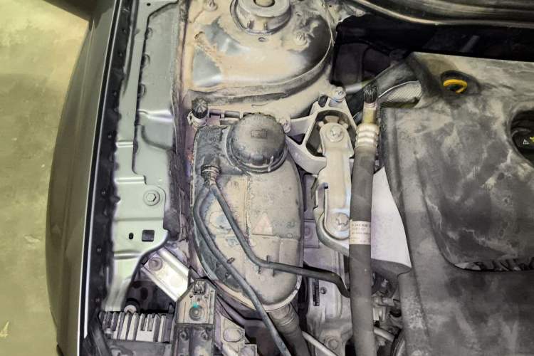 Used Mercedes-Benz GLA 2015 GLA 220 4MATIC Fashion Model Engine Bay Right