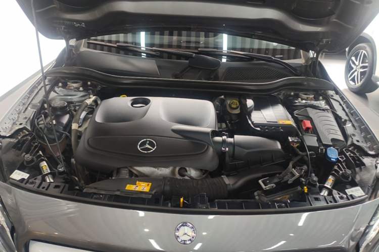 Used Mercedes-Benz GLA 2015 GLA 220 4MATIC Fashion Model Engine Bay