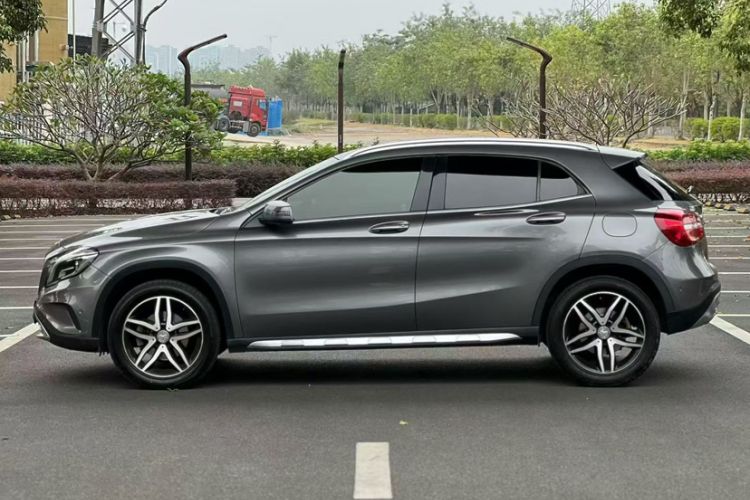 Used Mercedes-Benz GLA 2015 GLA 220 4MATIC Fashion Model Exterior 4