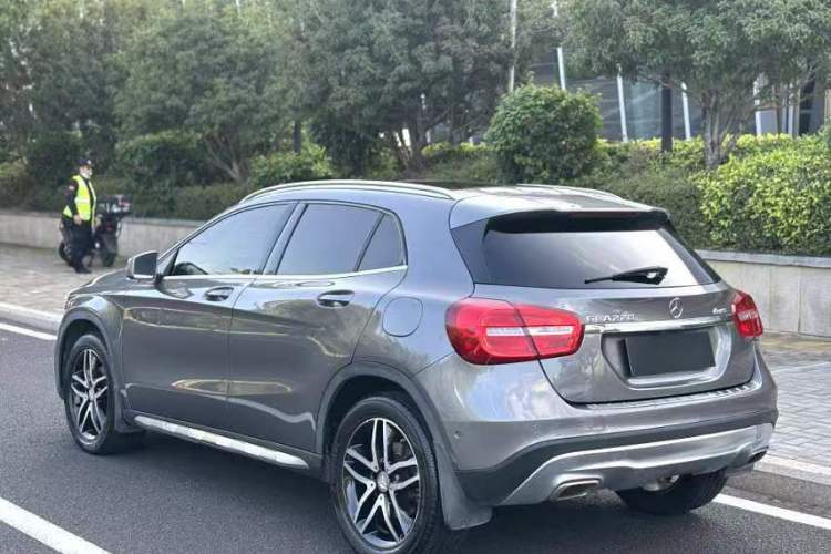 Used Mercedes-Benz GLA 2015 GLA 220 4MATIC Fashion Model Exterior 6