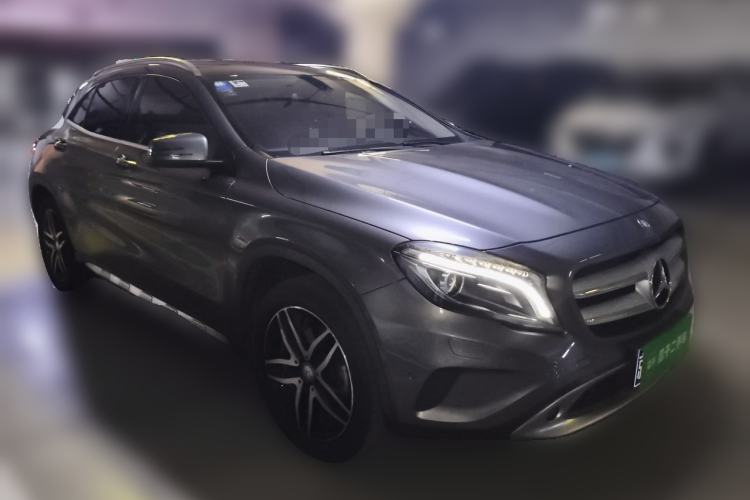 Used Mercedes-Benz GLA 2015 GLA 220 4MATIC Fashion Model Front Right 45 Deg