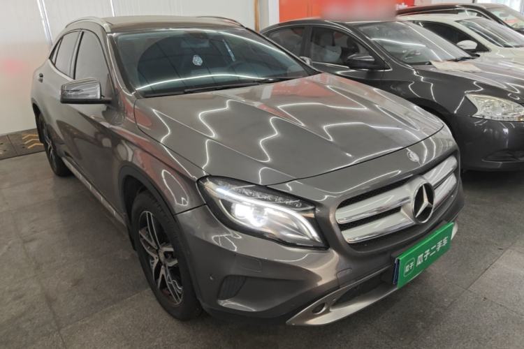 Used Mercedes-Benz GLA 2015 GLA 220 4MATIC Fashion Model Front Right 45 Deg