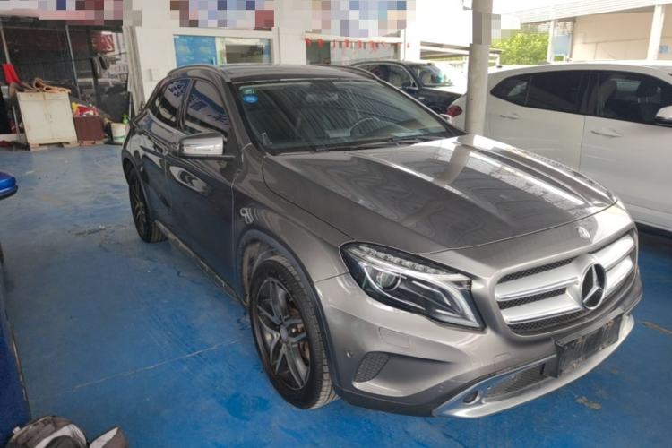 Used Mercedes-Benz GLA 2015 GLA 200 Fashion Model Front Right 45 Deg